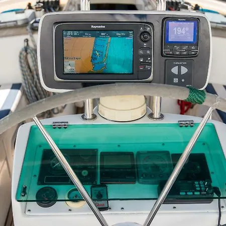Πλωτό κατάλυμα Bed & Boat Mariiner