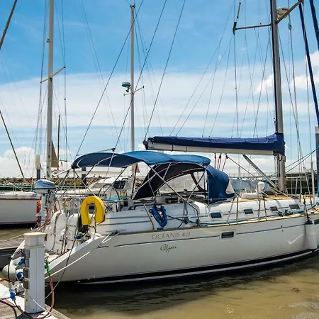 Πλωτό κατάλυμα Bed & Boat Mariiner