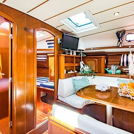 Bed & Boat Mariiner Πλωτό κατάλυμα Lisboa