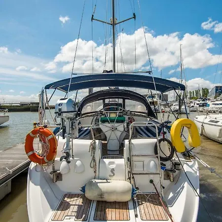 Πλωτό κατάλυμα Bed & Boat Mariiner *