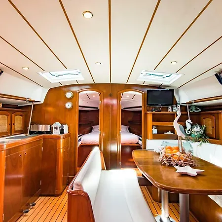 Πλωτό κατάλυμα Bed & Boat Mariiner Lisboa