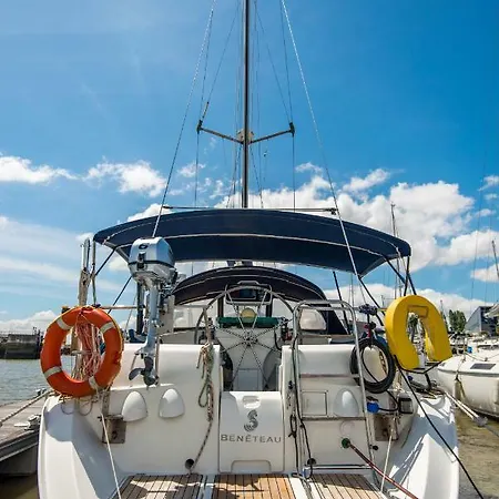 Πλωτό κατάλυμα Bed & Boat Mariiner *