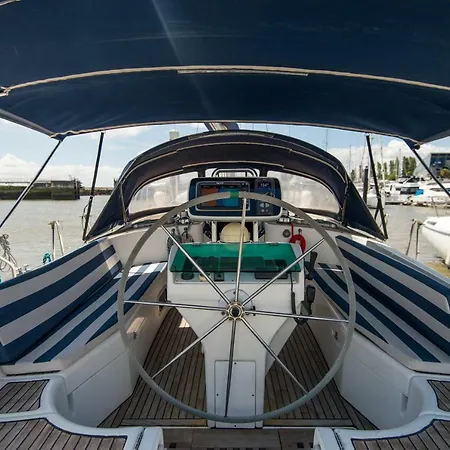 Πλωτό κατάλυμα Bed & Boat Mariiner Lisboa