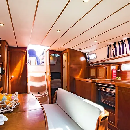 Πλωτό κατάλυμα Bed & Boat Mariiner Lisboa